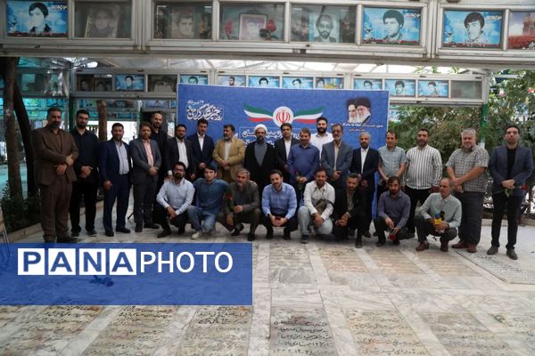 آیین غبارروبی مزار شهدا با حضور اصحاب رسانه در قم