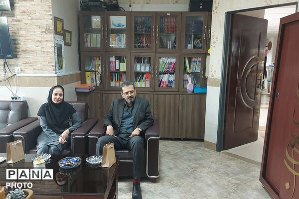 رفع ابهامات پژوهشی و تقدیر از نخبگان دانش‌آموزی در مدرسه فرزانگان ملارد