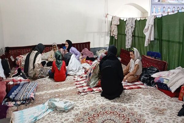 اعتکاف دانش‌آموزی در مسجد جامع شهر بار نیشابور 