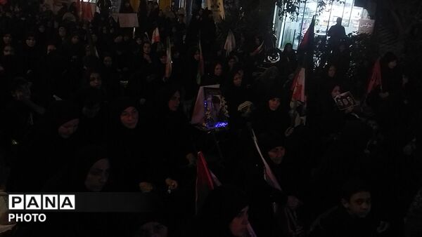 قاب هایی از رهبر شهید و رهبر معظم انقلاب در دستان سنگربان نیشابوری 