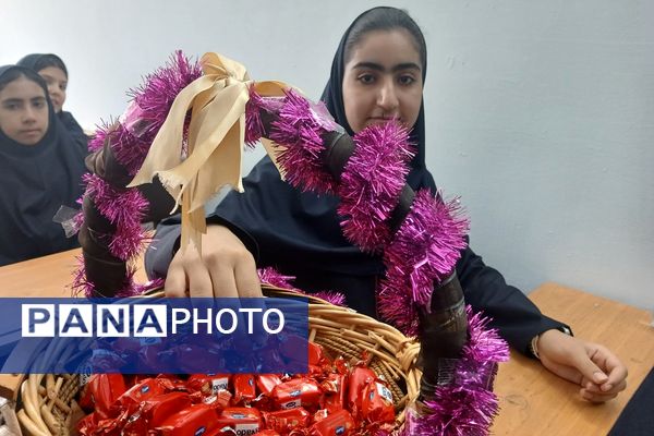 جشن جوانه ها در دبیرستان دخترانه بعثت۲ شهرک وایین آغاز فصل نوین یادگیری