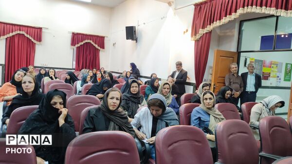 انتخابات انجمن اولیا و مربیان در مدرسه پسرانه نمونه فرزانگان در شهرستان شیروان 
