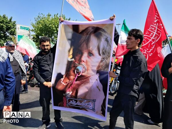  آخرین  وداع  ملت ایران با رهبر شهید در روز تشییع 
