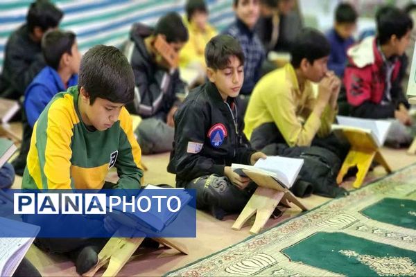 محفل دانش‌آموزی انس با قرآن کریم منطقه گلباف