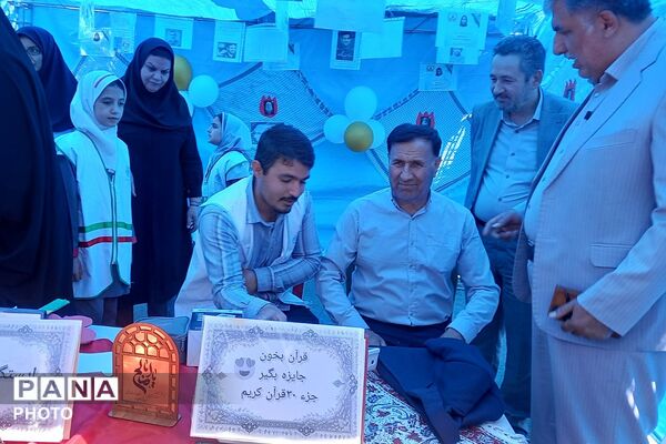 برپایی غرفه پرورشی و سلامت به مناسبت بزرگداشت هفته معلم 