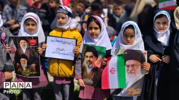 حضور شیرزنان دستجردی و نسل فردای ایران در راهپیمایی