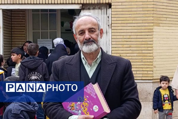 تقدیر از مادر شهید مهدی زاهدلویی در کتابخانه امام علی(ع) قم