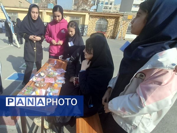 بازارچه کارآفرینی دانش آموزان در مدرسه انیس خوش قدم 