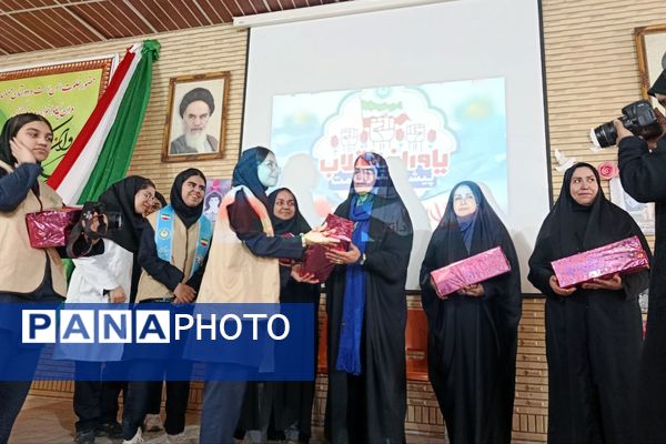 همایش یاوران انقلاب و جشن مدرسه‌ای ایرانمون در شیراز