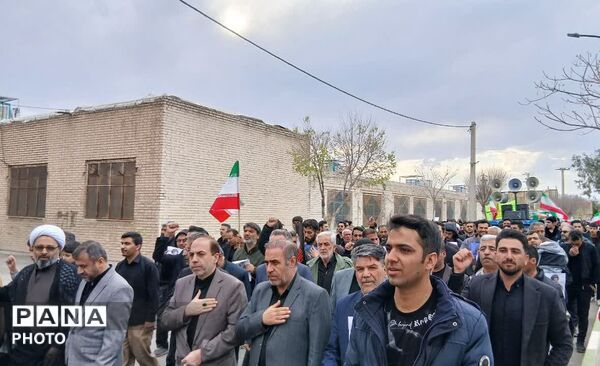 قیام معلمان و دانش‌آموزان شهرستان جعفرآباد برای خونخواهی امام شهید
