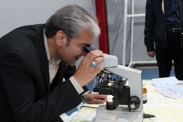 گرامیداشت روز آزمایشگاه در دبیرستان دخترانه شاهد غرویان وکیلی (۲۲)