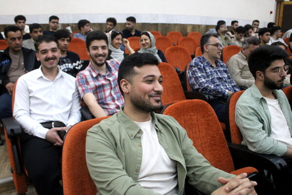 تجلیل از برگزیدگان دبیرستان شهید بهشتی شهرستان بوشهر (1)
