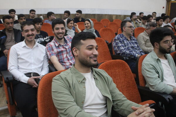 تجلیل از برگزیدگان دبیرستان شهید بهشتی شهرستان بوشهر (1)