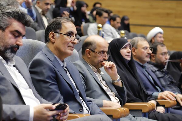 تجلیل از برگزیدگان ایثار با یاد شهدای شجره طیبه