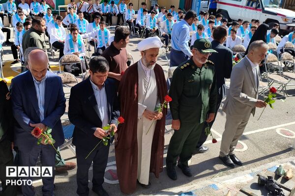 آغاز سال تحصیلی در دبیرستان نمونه دولتی شهدای علم و فناوری با عطر دفاع مقدس