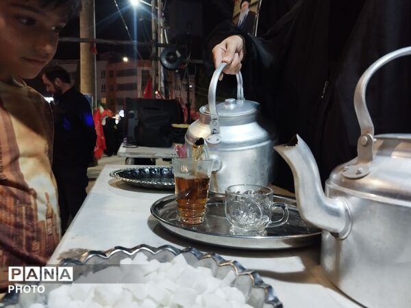 چایخانه و موکب مردمی  شهید سبحانی فر در  میدان آزادی شهرستان نیشابور 