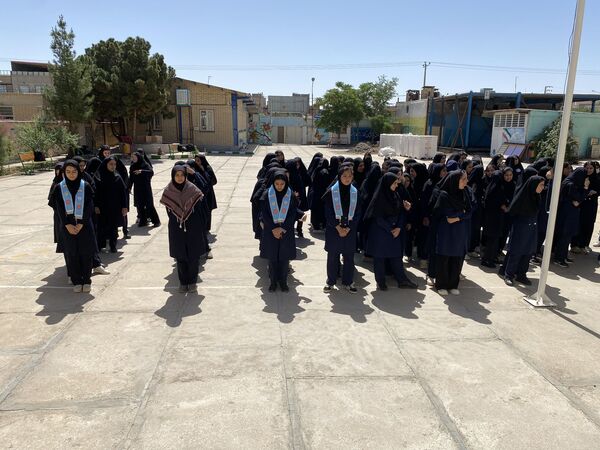 معلمان، مشعل‌داران راه آگاهی در آیینه‌ مهر و خرد