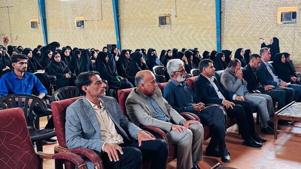 جشن ستارگان سندرک با تجلیل از دانش‌آموزان برتر دبیرستان‌های امیرکبیر و کوثر