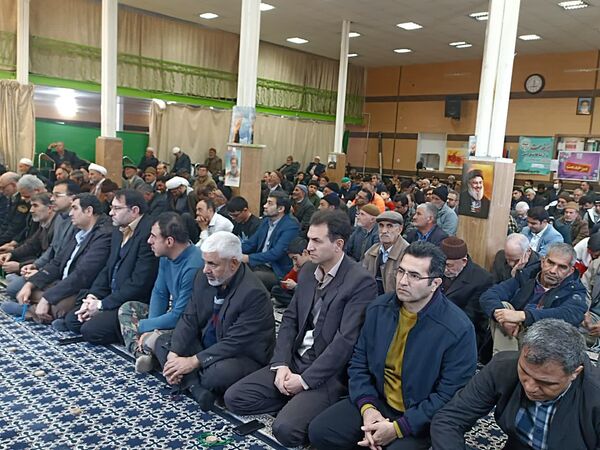  نماز عبادی، سیاسی جمعه با رنگ و بوی دهه فجر در فاروج