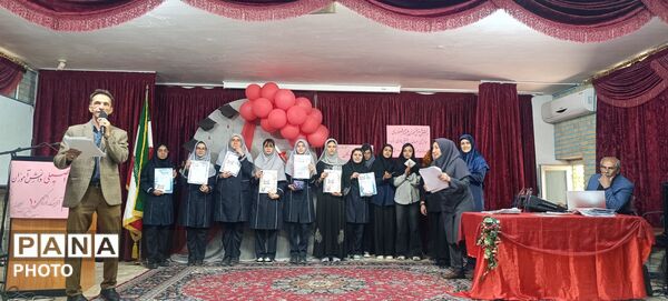 جشنی به پاس تجلیل از افتخار آفرینی دانش آموزان دبیرستان وکیلی۱۰