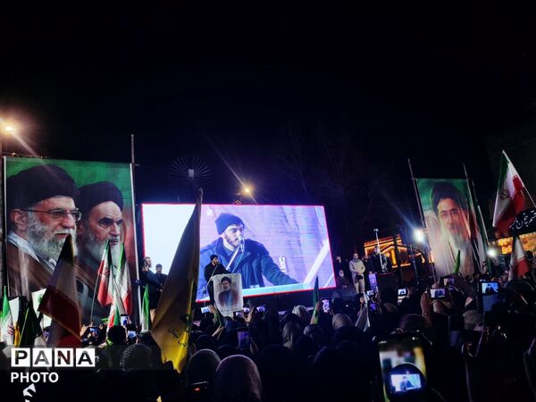 پیمان دوباره با رهبری با نوای رسای مهدی رسولی در آیین تجدید بیعت 