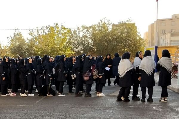 آیین نواختن زنگ سال تحصیلی جدید در قرچک