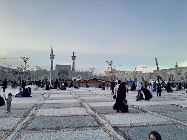  حضور پرشور زائران و مجاوران حضرت رضا (ع)