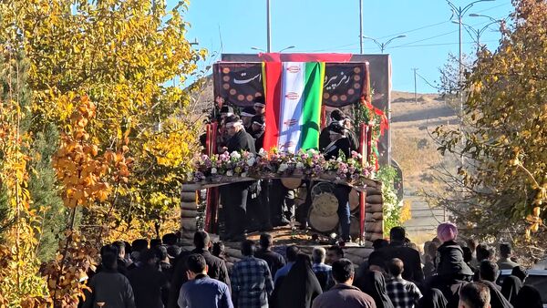 استقبال باشکوه مردم شهرستان بهاباد از شهید گمنام