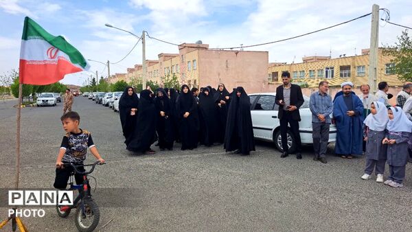 آیین اهتزاز پرچم امام رضا(ع) و رونمایی از دیوارنگاره کودکان میناب در شهر کهک