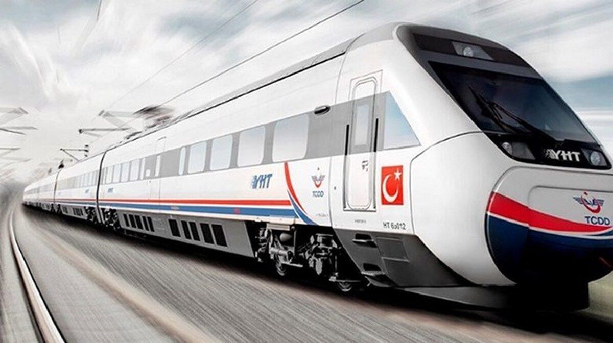 توسعه قطارهای حومه‌ای؛ راهکار کاهش ترافیک و مصرف سوخت