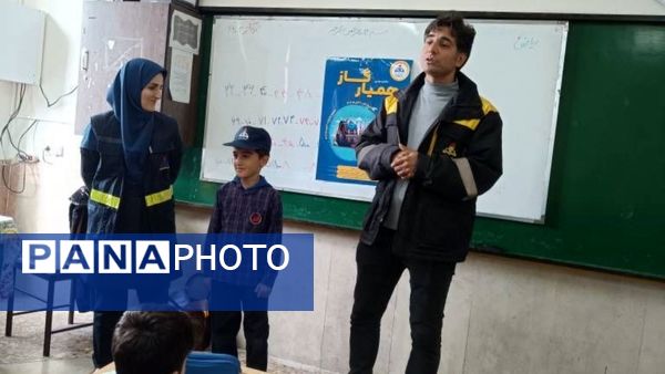 آموزش مصرف درست گاز همزمان با سرد شدن هوا در دبستان ملاصدرا در شهرستان قدس