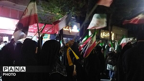 نیشابوری ها از پیر تا کودک در اجتماعات خیابانی