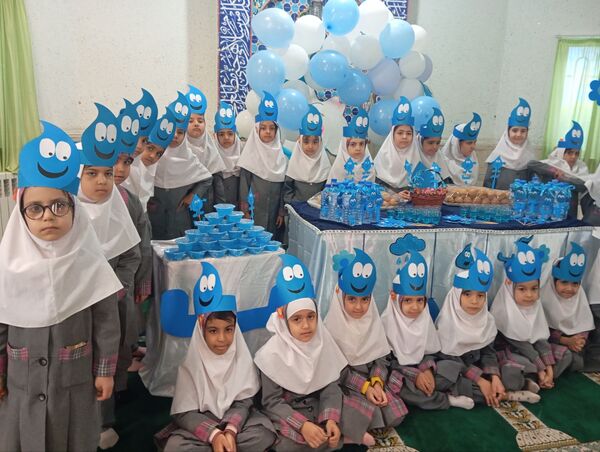 جشن آب در دبستان دخترانه نرجس یک 