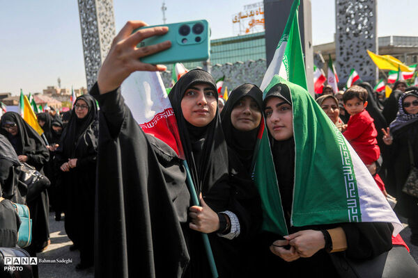 رزمایش دختران «جان‌فدای ایران»