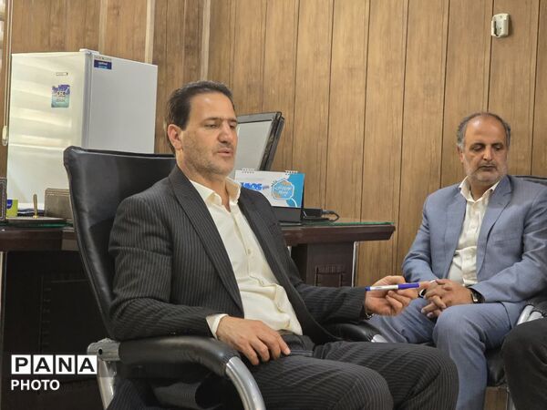 نشست خبری خبرنگاران پانا با مدیر و معاونان آموزش و پرورش بهاباد