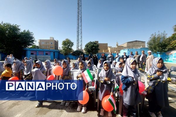 آغاز فصل نو آموزش با حضور شکوفه‌های کلای اولی در کهریزک 