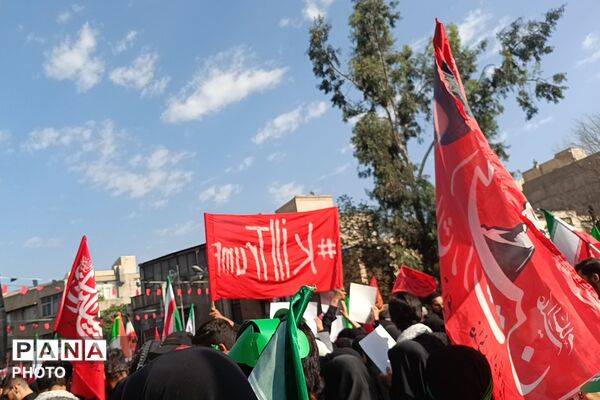 اجرای گروه سرود ریحانه‌الحسین پردیس در مراسم تشییع  رهبر شهید