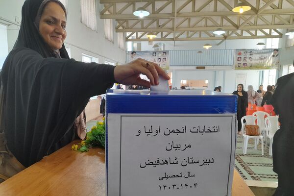  انتخابات انجمن اولیا و مربیان دبیرستان شاهد فیض
