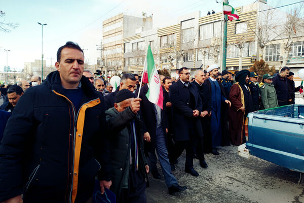 کامیاران در سالگرد پیروزی انقلاب غرق در شور و شکوه