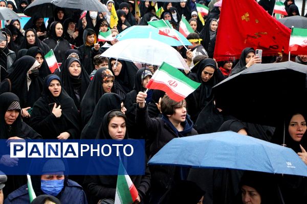 جلوه‌های دانش‌آموزی راهپیمایی ۲۲بهمن در تبریز