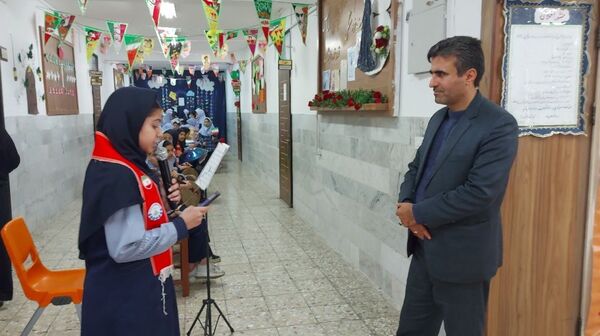 افتتاحیه نمایشگاه جشنواره ماها در دبستان فرهنگیان ۲