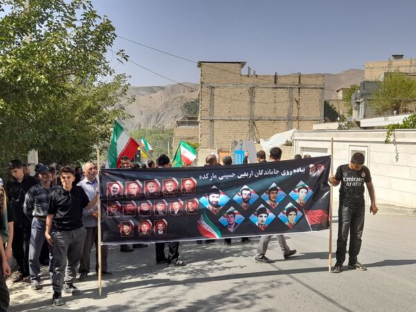 حضور حماسی مردم روستای مارکده در همایش جاماندگان اربعین حسینی