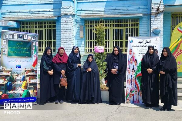  آیین کاشت نهال امید به یاد شهدای دانش‌آموز جنگ رمضان در دبیرستان فتح المبین شهرری 
