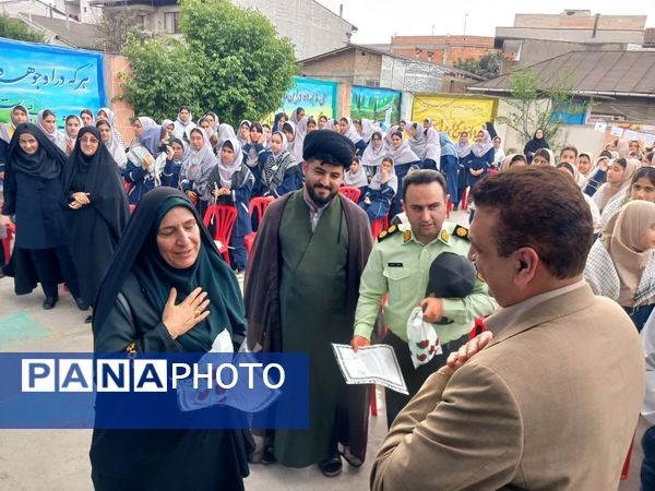 حضور نیروهای انتظامی در دبیرستان نجم قائمشهر