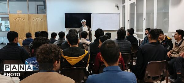  جلسه تبیینی همزمان با آغاز ماه مبارک رمضان در دفتر امام جمعه کاشمر