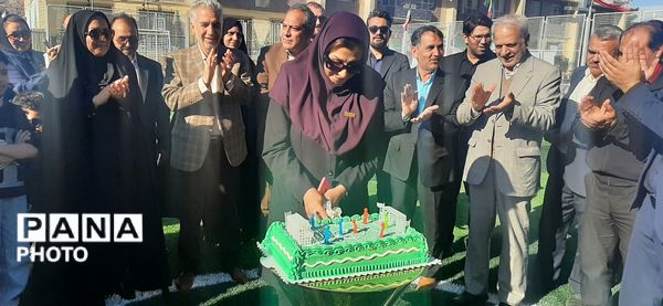 افتتاحیه زمین چمن در دبستان پسرانه گلستان ناحیه ۷ آموزش و پرورش مشهد مقدس 