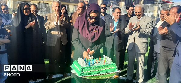 افتتاحیه زمین چمن در دبستان پسرانه گلستان ناحیه ۷ آموزش و پرورش مشهد مقدس 