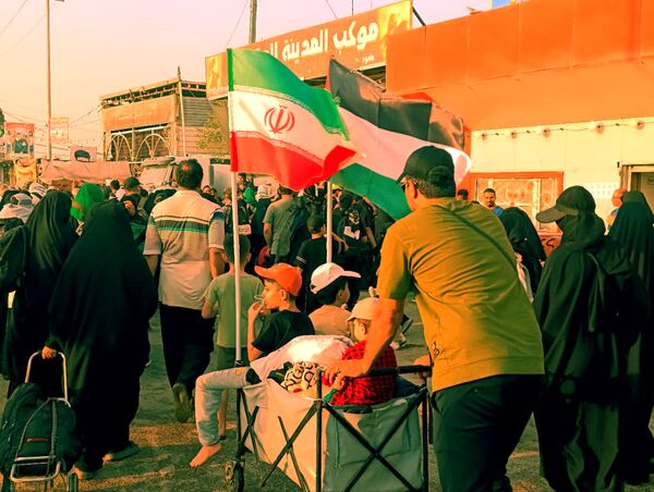عاشقان حسینی در مسیر پیاده‌روی اربعین حسینی