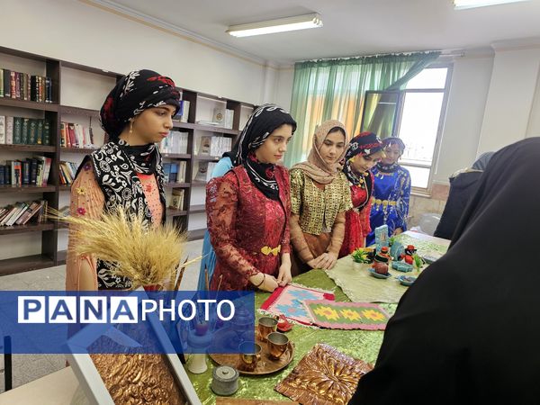 برپایی نمایشگاه علمی- پژوهشی و فرهنگی-هنری توسط دانش آموزان رشته علوم تجربی 