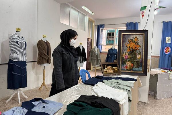 آیین افتتاحیه نمایشگاه هنری «ماها» در هنرستان شهید تاجیک بهارستان‌دو